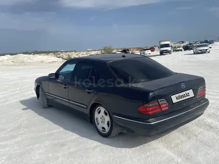 Mercedes-Benz E 240 1999 года за 3 500 000 тг. в Уральск – фото 17