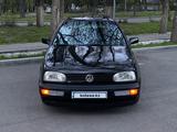 Volkswagen Golf 1994 года за 1 600 000 тг. в Алматы – фото 2