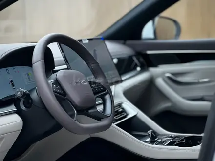 BYD Song Plus Flagship 100 DM-i 2025 года за 16 300 000 тг. в Астана – фото 7