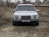 Mercedes-Benz E 220 1994 года за 2 350 000 тг. в Тараз – фото 4