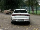 Kia K5 2021 года за 12 300 000 тг. в Алматы – фото 2
