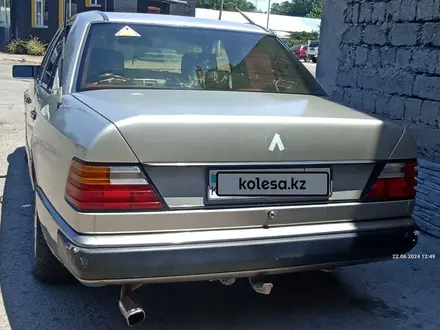 Mercedes-Benz E 200 1992 года за 1 300 000 тг. в Тараз – фото 2