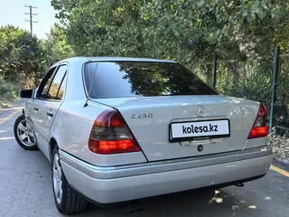 Mercedes-Benz C 230