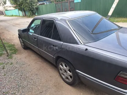 Mercedes-Benz E 200 1994 года за 2 500 000 тг. в Алматы – фото 4