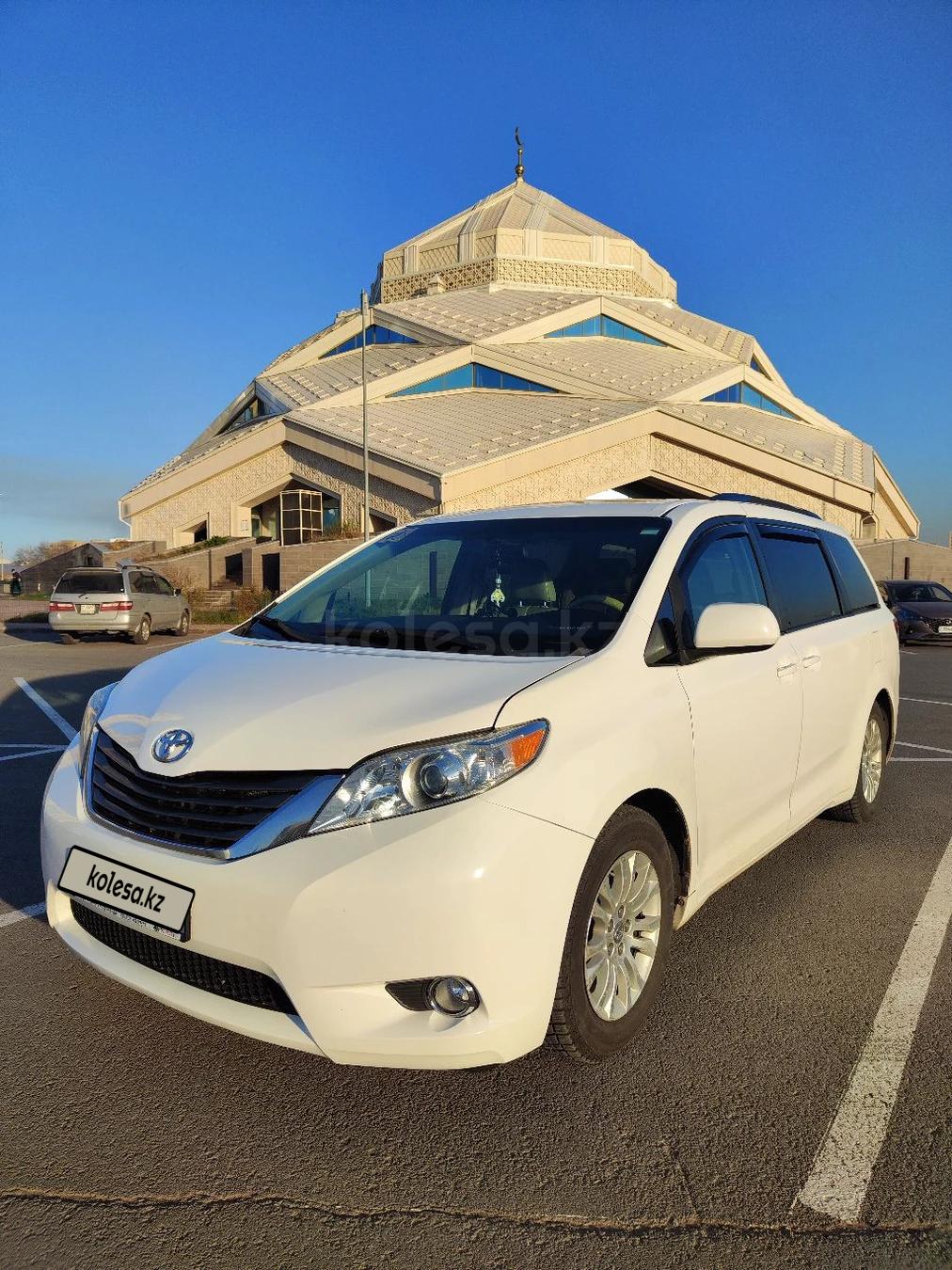 Toyota Sienna 2011 г.