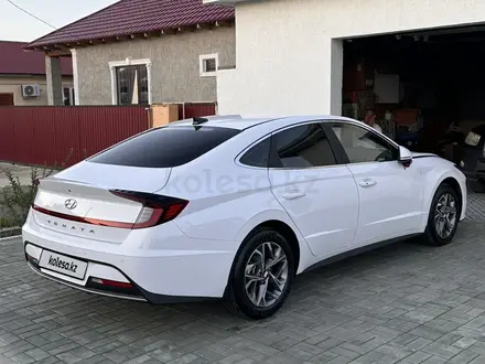 Hyundai Sonata 2022 года за 13 000 000 тг. в Атырау – фото 3