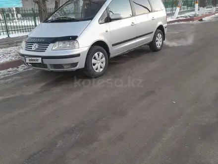 Volkswagen Sharan 2000 года за 3 100 000 тг. в Теренозек – фото 2