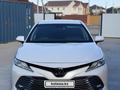 Toyota Camry 2018 года за 14 300 000 тг. в Атырау