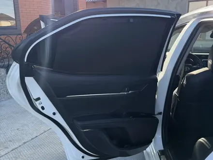Toyota Camry 2018 года за 14 300 000 тг. в Атырау – фото 15