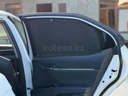 Toyota Camry 2018 года за 14 300 000 тг. в Атырау – фото 17
