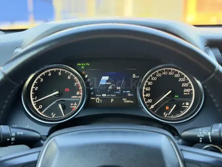 Toyota Camry 2018 года за 14 300 000 тг. в Атырау – фото 23