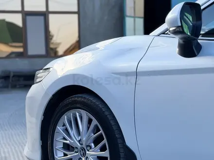 Toyota Camry 2018 года за 14 300 000 тг. в Атырау – фото 5