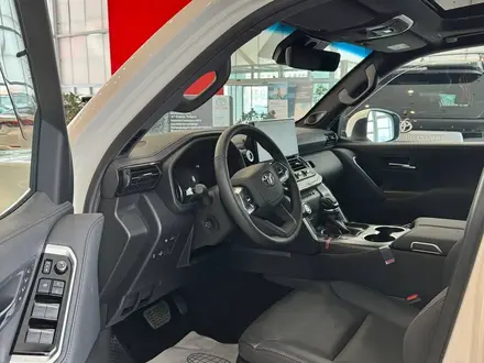 Toyota Land Cruiser Luxe 2023 года за 56 450 000 тг. в Уральск – фото 7