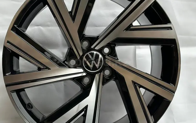 Диски на Volkswagen Tiguan R18 за 235 000 тг. в Алматы