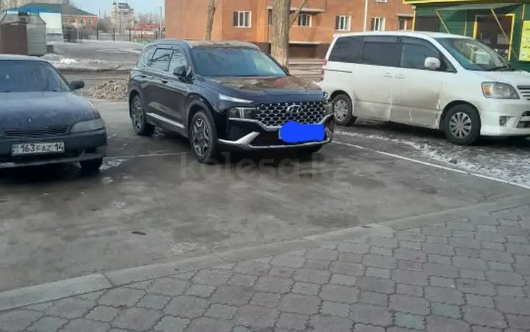 Hyundai Santa Fe 2021 годаfor17 000 000 тг. в Астана