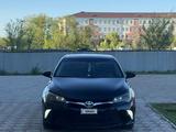 Toyota Camry 2016 года за 7 200 000 тг. в Уральск – фото 2