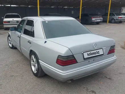 Mercedes-Benz E 220 1994 года за 2 200 000 тг. в Туркестан – фото 6