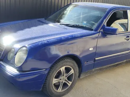 Mercedes-Benz E 230 1997 года за 1 300 000 тг. в Атырау