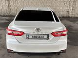 Toyota Camry 2021 года за 14 550 000 тг. в Алматы
