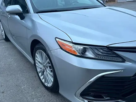 Toyota Camry 2019 года за 14 800 000 тг. в Актау – фото 2