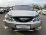 Toyota Camry 2004 года за 6 500 000 тг. в Алматы – фото 2