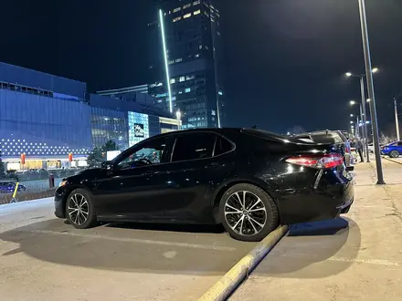 Toyota Camry 2018 года за 14 000 000 тг. в Алматы – фото 10