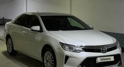 Toyota Camry 2017 года за 12 790 000 тг. в Актау – фото 2