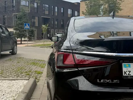 Lexus ES 250 2023 года за 25 500 000 тг. в Алматы – фото 3
