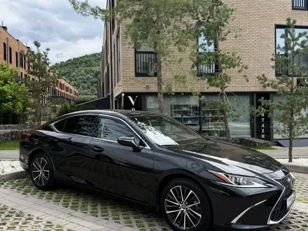 Lexus ES 250 2023 года за 25 500 000 тг. в Алматы – фото 2