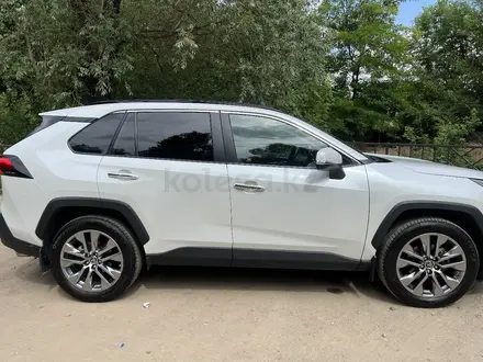 Toyota RAV4 2022 года за 15 500 000 тг. в Алматы – фото 4