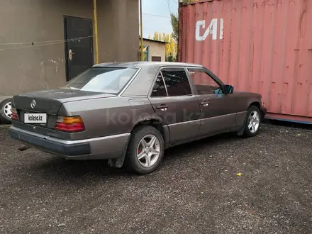 Mercedes-Benz E 260 1991 года за 1 000 000 тг. в Есик – фото 3