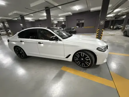 BMW 520 2021 года за 19 998 000 тг. в Алматы – фото 14