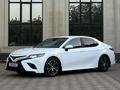 Toyota Camry 2018 года за 10 800 000 тг. в Шымкент – фото 2
