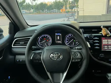 Toyota Camry 2018 года за 10 800 000 тг. в Шымкент – фото 6
