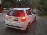 Chevrolet Aveo 2012 года за 1 750 000 тг. в Актобе – фото 2