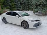 Toyota Camry 2020 года за 13 000 000 тг. в Актобе – фото 3