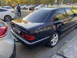 Mercedes-Benz E 230 1997 года за 2 300 000 тг. в Астана – фото 2