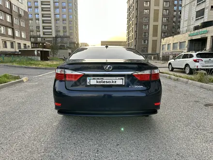 Lexus ES 300h 2014 года за 12 000 000 тг. в Алматы – фото 11