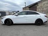 Hyundai Elantra 2022 года за 7 050 000 тг. в Караганда – фото 2