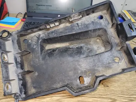Подставка площадка под Аккумулятор кожух пластик вокруг руля Jeep Ford за 10 000 тг. в Алматы – фото 9