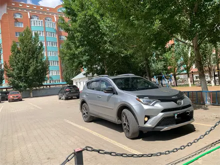 Toyota RAV4 2019 года за 10 920 000 тг. в Актобе – фото 3