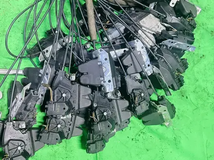 W204 W212 w218 замок багажника Мерседес за 10 000 тг. в Алматы