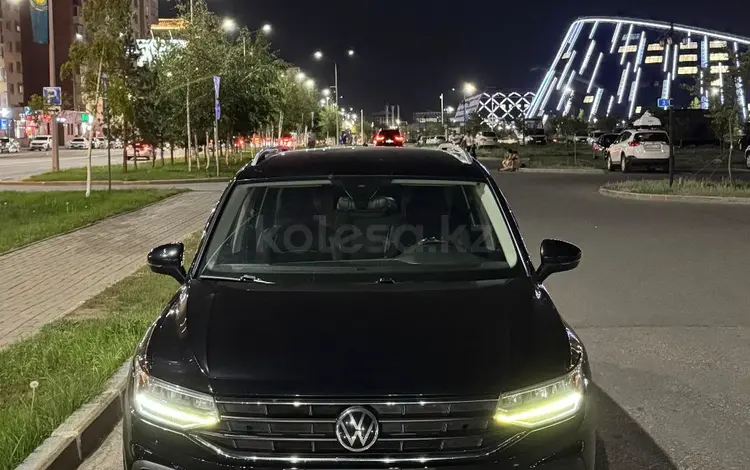 Volkswagen Tiguan 2021 года за 8 800 000 тг. в Астана