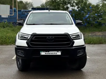 Toyota Hilux 2022 года за 20 200 000 тг. в Актобе – фото 2