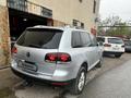 Volkswagen Touareg 2008 года за 6 950 000 тг. в Алматы – фото 2