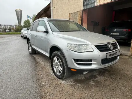 Volkswagen Touareg 2008 года за 6 950 000 тг. в Алматы