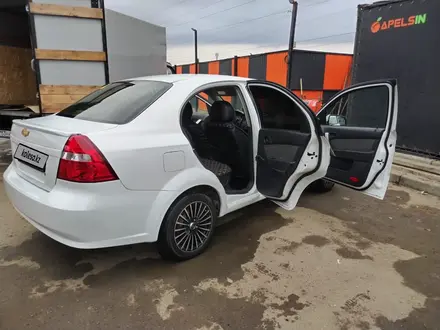 Chevrolet Aveo 2013 года за 4 000 000 тг. в Уральск – фото 3