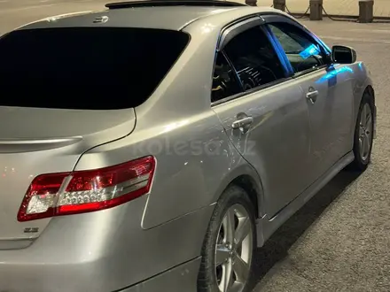 Toyota Camry 2011 года за 7 500 000 тг. в Тараз – фото 2