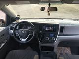 Toyota Sienna 2015 годаүшін12 500 000 тг. в Актобе – фото 2