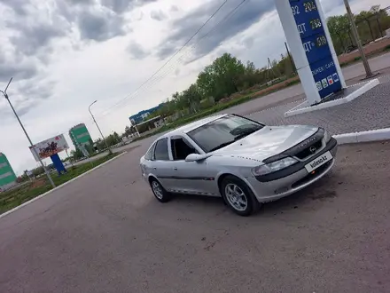 Opel Vectra 1998 года за 1 950 000 тг. в Караганда – фото 2